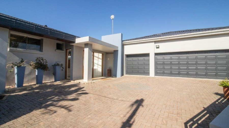 5 Bedroom Property for Sale in Gonubie Eastern Cape
